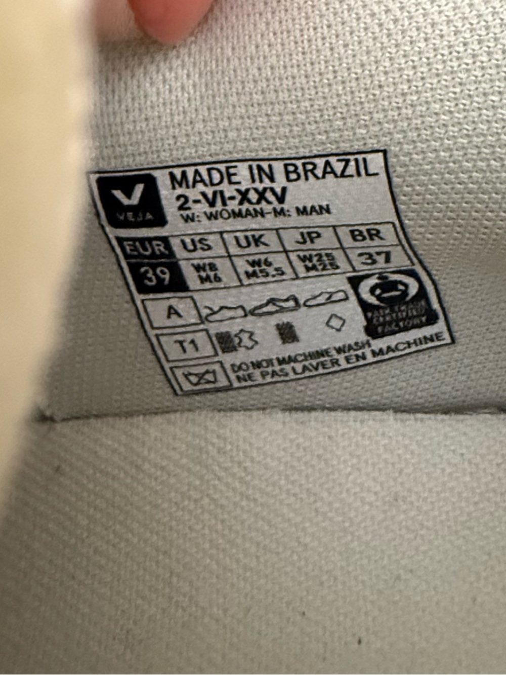 Veja V-10 Sneakers - Picture 7 of 7